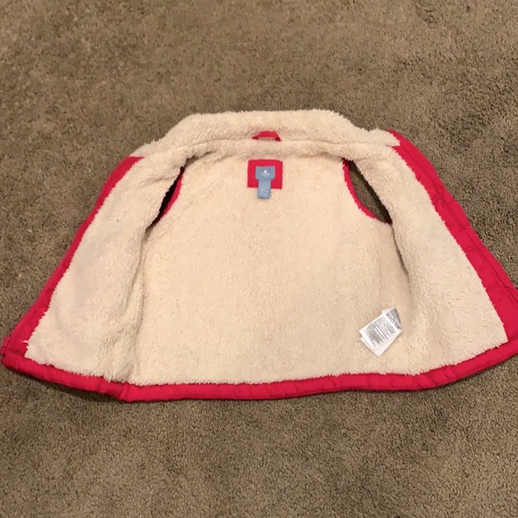 Baby GAP quilted, sherpa lined vest in size 2T - Picture 3 of 4